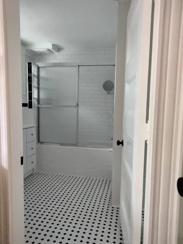 $1,950 | 764 Rock Street, Unit 2, Fall River, MA 02720