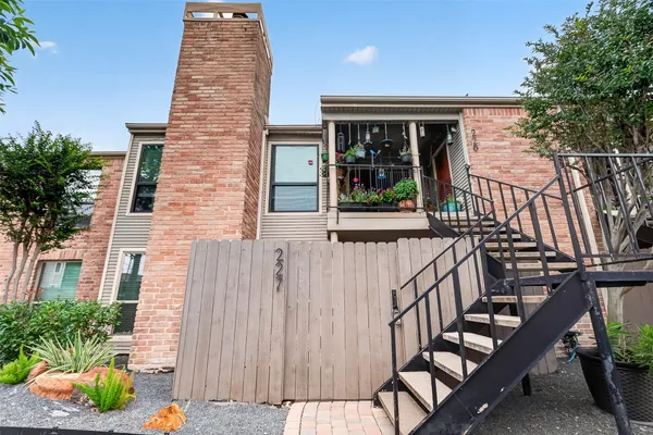 $2,097 | 3700 West Clay Street, Unit 227, Houston, TX 77019