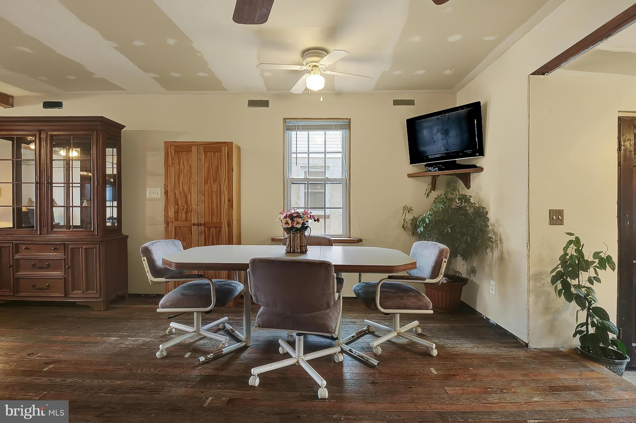 921 Sue Grove Road Baltimore, MD 21221 - Photo 11 of 28 Dining Room