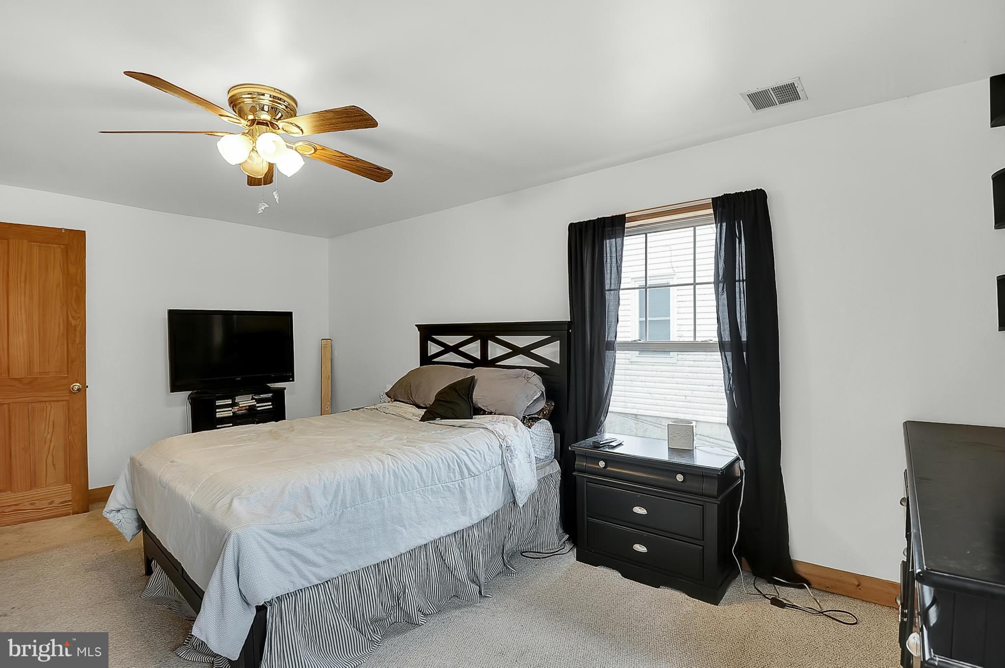 921 Sue Grove Road Baltimore, MD 21221 - Photo 20 of 28 Second Bedroom