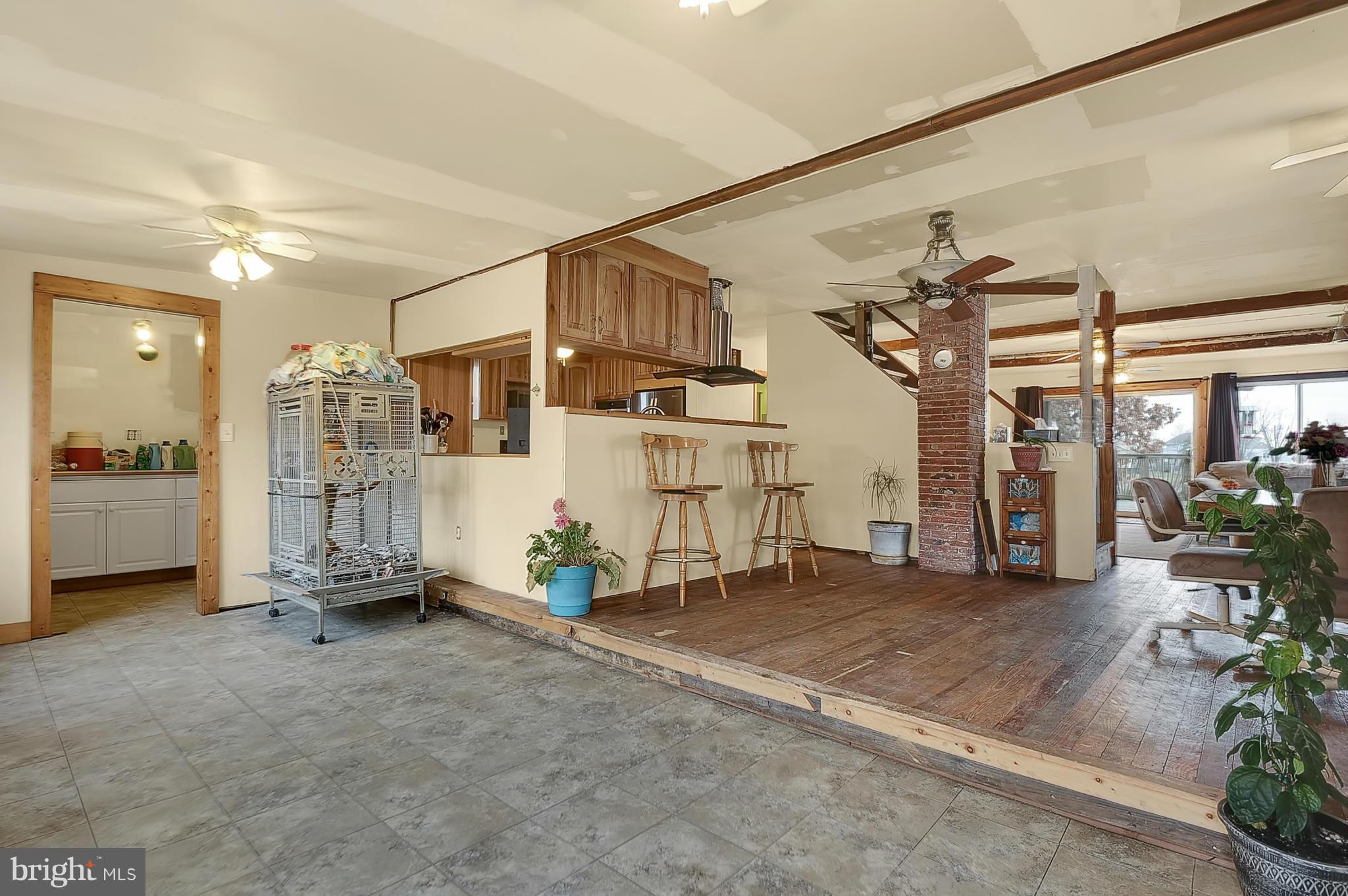921 Sue Grove Road Baltimore, MD 21221 - Photo 5 of 28 Interior (General)
