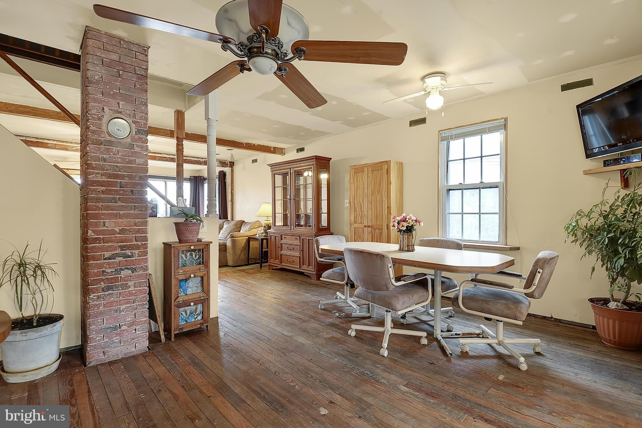 921 Sue Grove Road Baltimore, MD 21221 - Photo 6 of 28 Dining Room