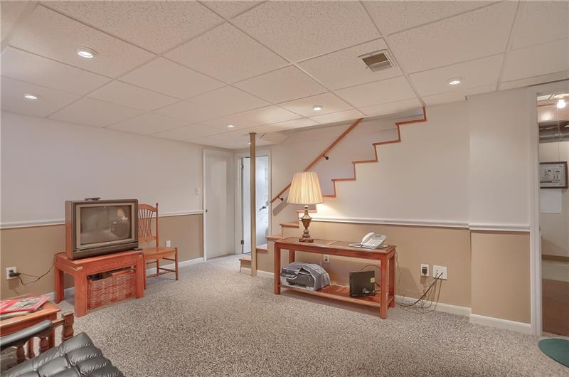 203 Gass Road Pittsburgh, PA 15229 - Photo 19 of 25 This versatile space is ready for your design.