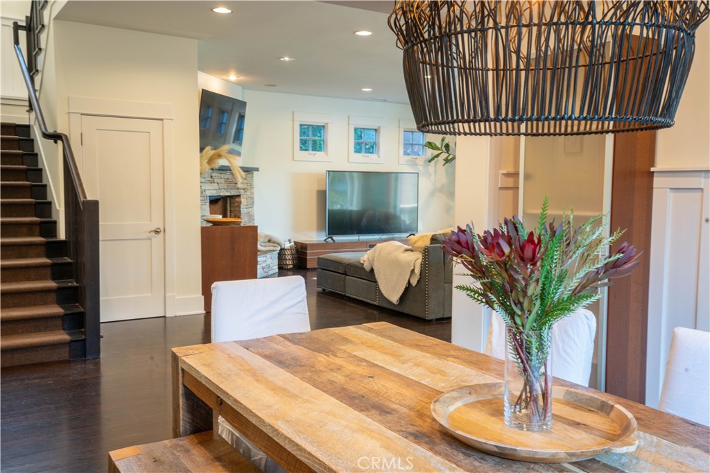 562 24th Place Hermosa Beach, CA 90254 - Photo 12 of 75 a living room with furniture flowerpot and a potted plant