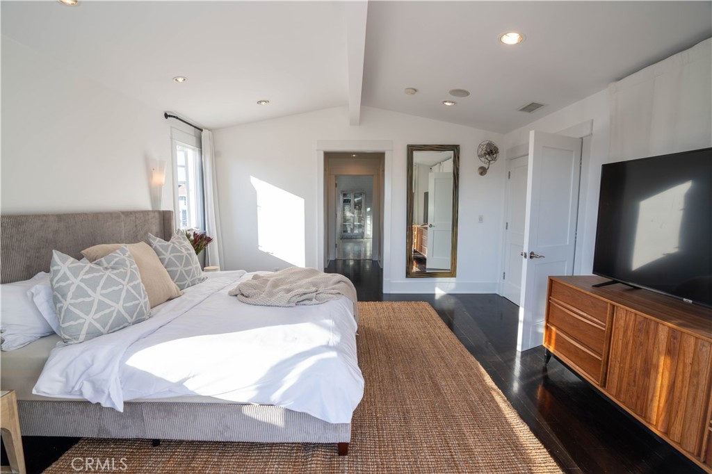 562 24th Place Hermosa Beach, CA 90254 - Photo 21 of 75 a spacious bedroom with a bed and a flat screen tv