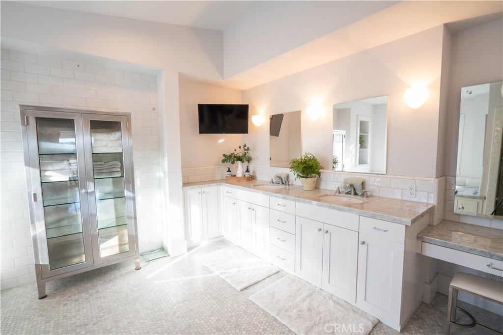 562 24th Place Hermosa Beach, CA 90254 - Photo 25 of 75 a spacious bathroom with a granite countertop sink and a mirror