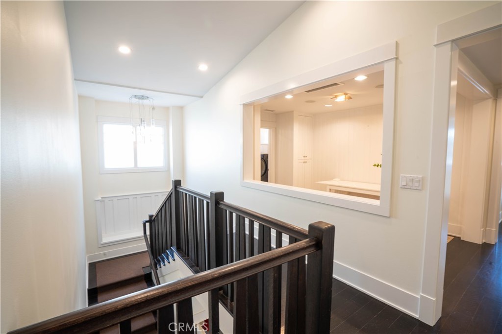 562 24th Place Hermosa Beach, CA 90254 - Photo 34 of 75 a view of a hallway with windows