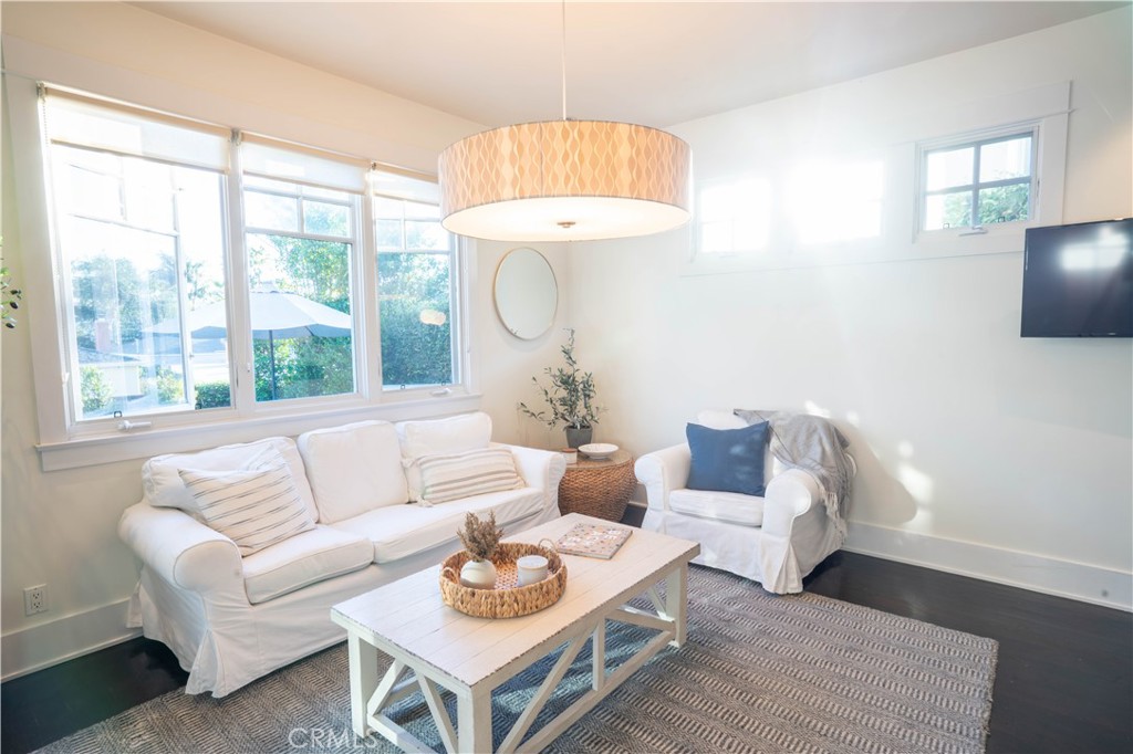 562 24th Place Hermosa Beach, CA 90254 - Photo 39 of 75 a living room with furniture and a large window