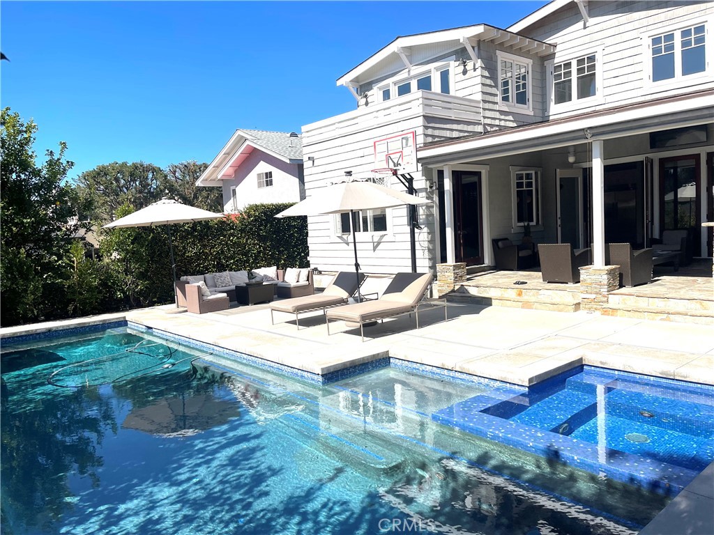 562 24th Place Hermosa Beach, CA 90254 - Photo 60 of 75 a view of a house with yard and sitting area