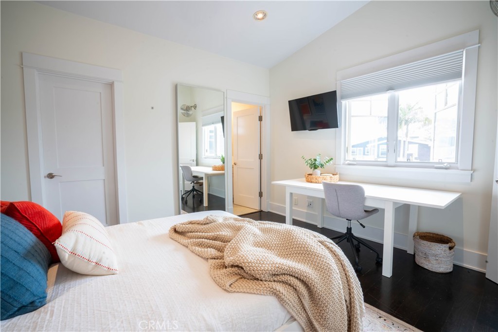 562 24th Place Hermosa Beach, CA 90254 - Photo 61 of 75 a bedroom with a bed and a flat screen tv
