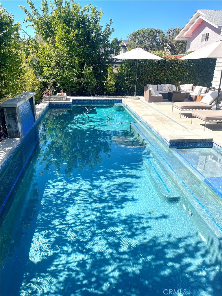 562 24th Place Hermosa Beach, CA 90254 - Photo 68 of 75 a view of a yard with an outdoor space