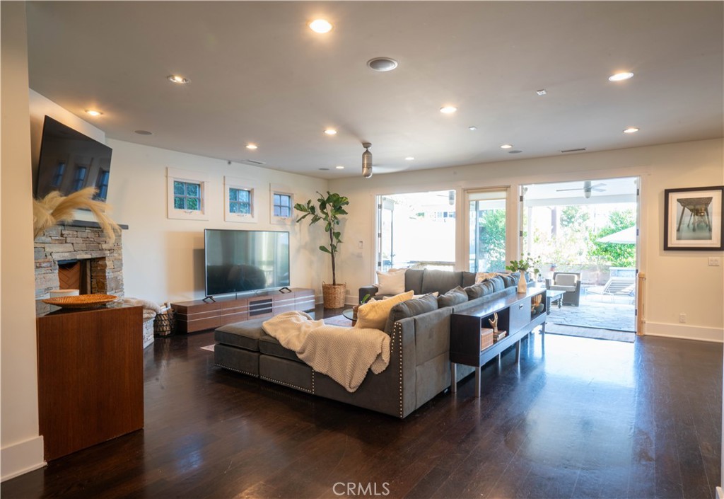 562 24th Place Hermosa Beach, CA 90254 - Photo 8 of 75 a bedroom with furniture and a flat screen tv