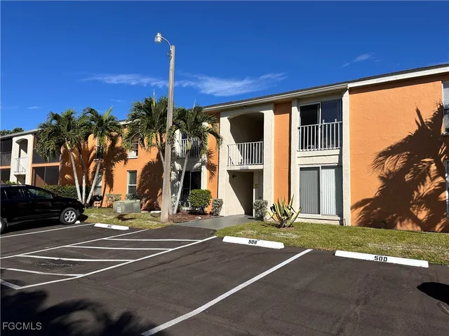 $1,500 | 12650 Kenwood Lane, Unit A, Fort Myers, FL 33907