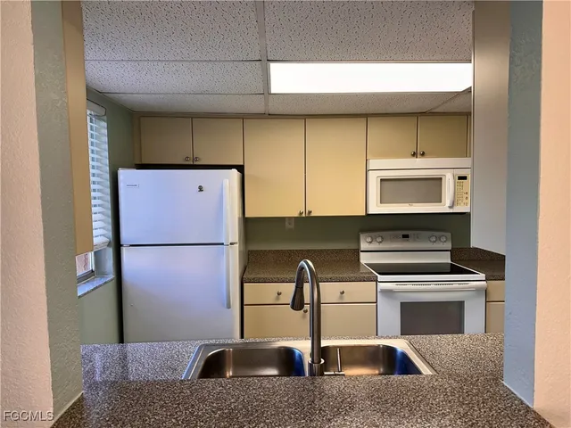 $1,500 | 12650 Kenwood Lane, Unit A, Fort Myers, FL 33907