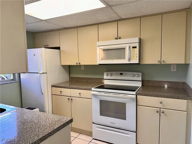 $1,500 | 12650 Kenwood Lane, Unit A, Fort Myers, FL 33907