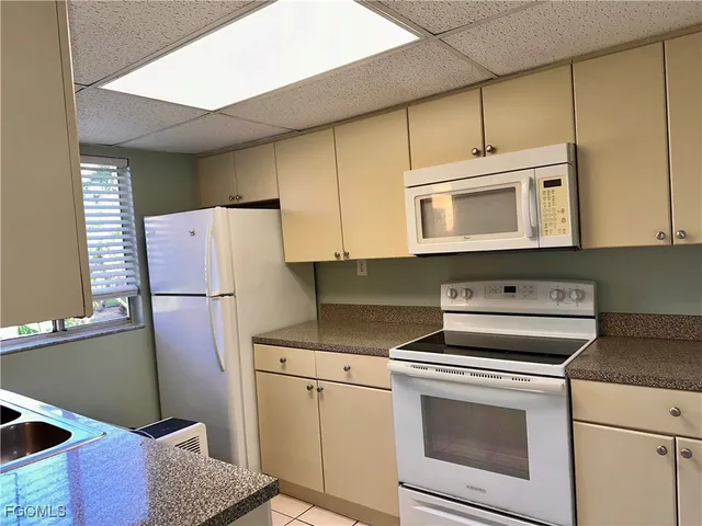 $1,500 | 12650 Kenwood Lane, Unit A, Fort Myers, FL 33907