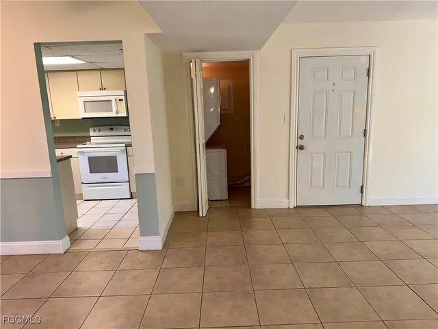 $1,500 | 12650 Kenwood Lane, Unit A, Fort Myers, FL 33907