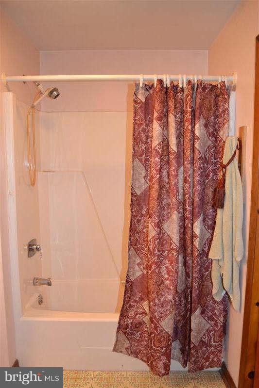 727 Medway Road Hagerstown, MD 21740 - Photo 19 of 30 Master Bath with Shower/Tub Combo