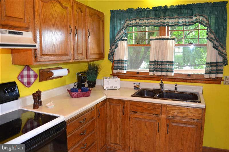 727 Medway Road Hagerstown, MD 21740 - Photo 7 of 30 Kitchen with Window overlooking the Deck