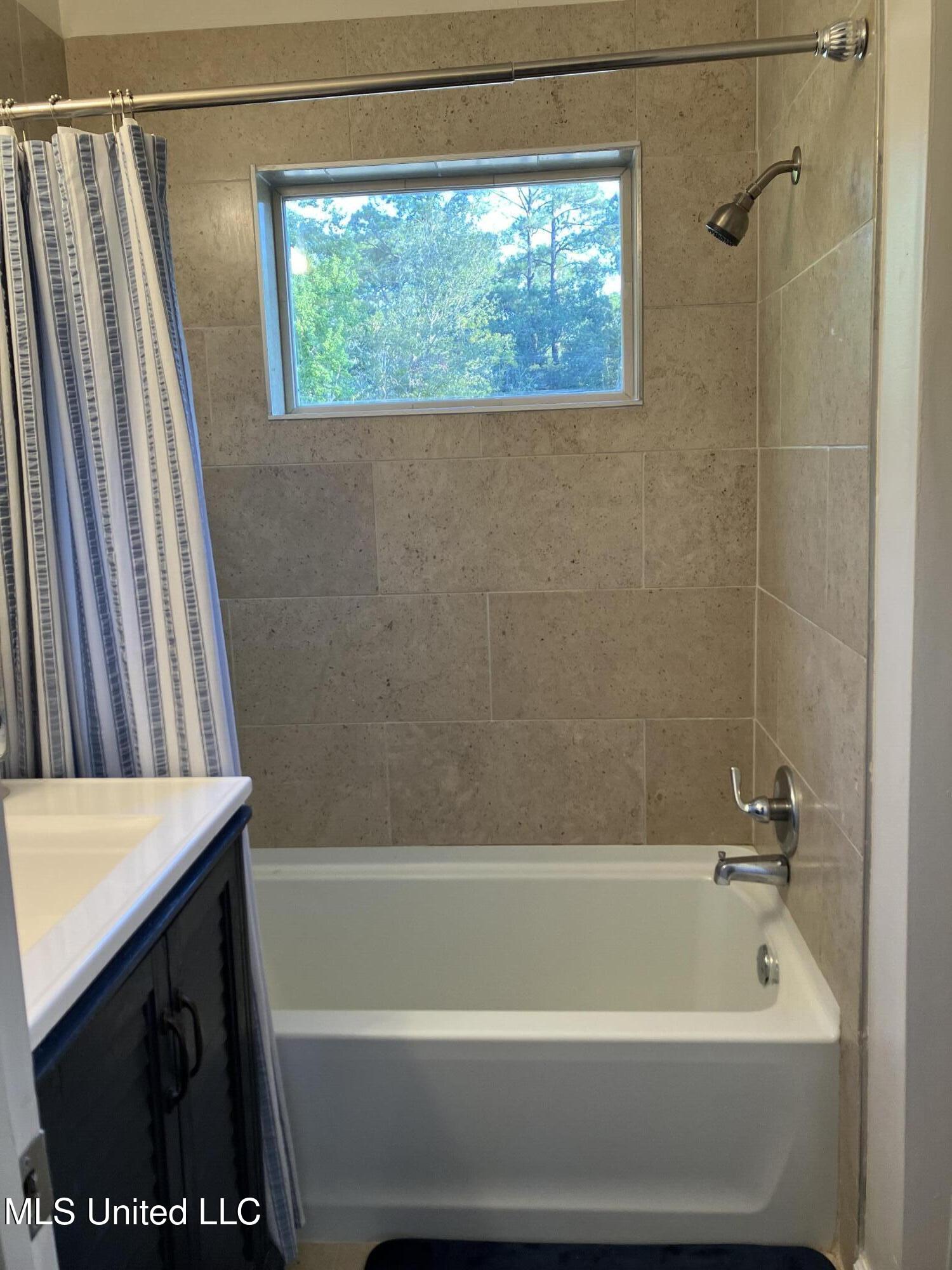 9200 Ocean Springs Road Ocean Springs, MS 39564 - Photo 6 of 12 Os-rd- Bath