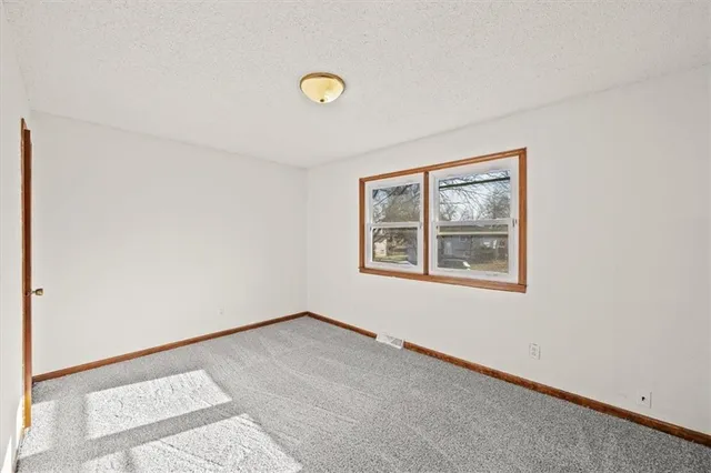 $240,000 | 200 West Meriwood Lane, Edgerton, KS 66021