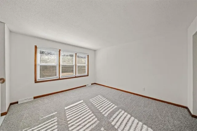 $240,000 | 200 West Meriwood Lane, Edgerton, KS 66021