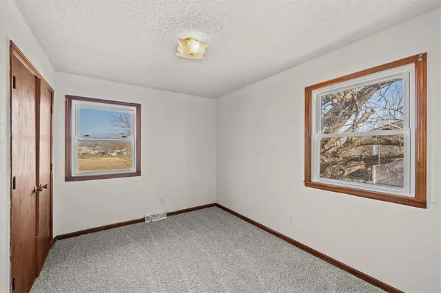 $240,000 | 200 West Meriwood Lane, Edgerton, KS 66021