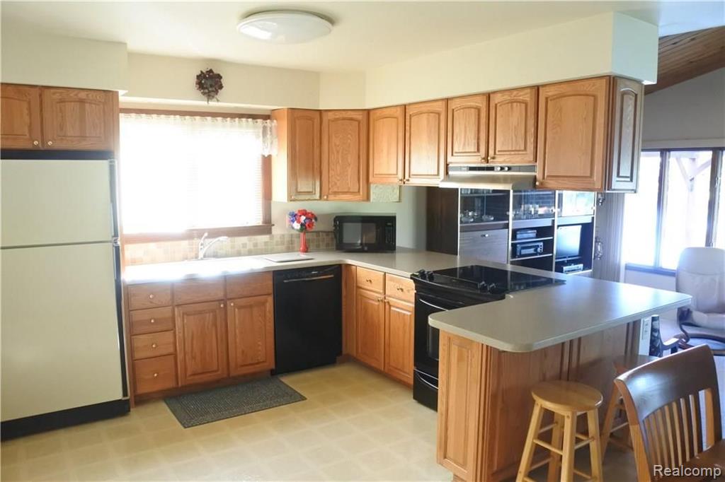 40705 Village Wood Road Novi, MI 48375 - Photo 3 of 25