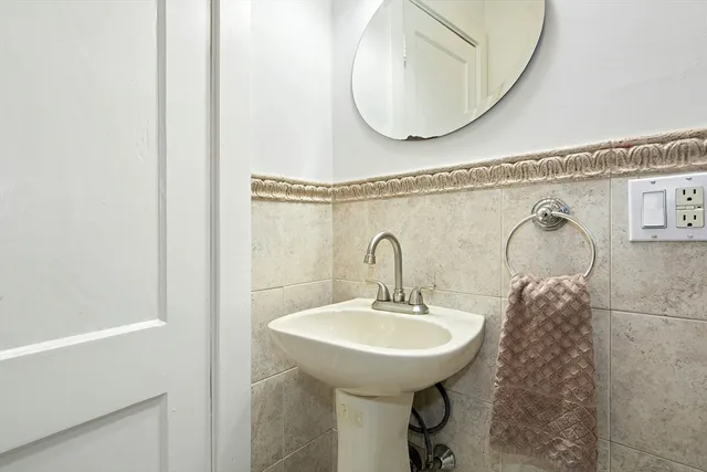 $6,200 | 231 Lagrange Street, Boston, MA 02132