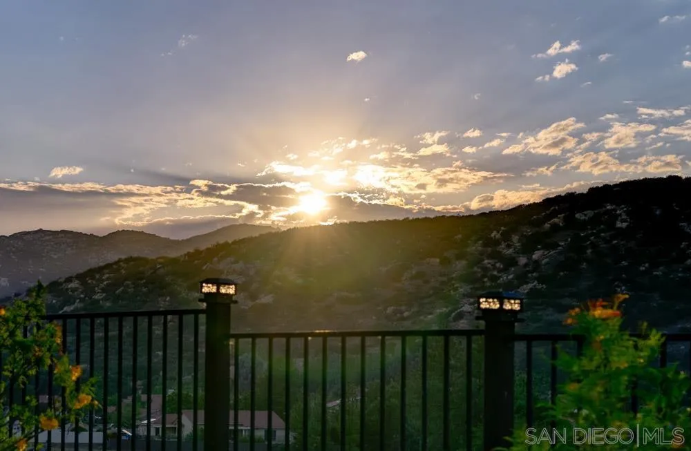 9062 Summerhill Point Alpine, CA 91901 - Photo 2 of 40 Gallery Image 2