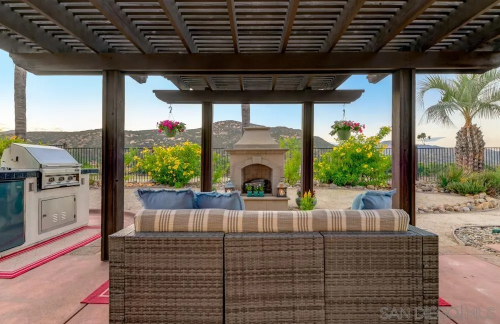9062 Summerhill Point Alpine, CA 91901 - Photo 26 of 40 Gallery Image 26