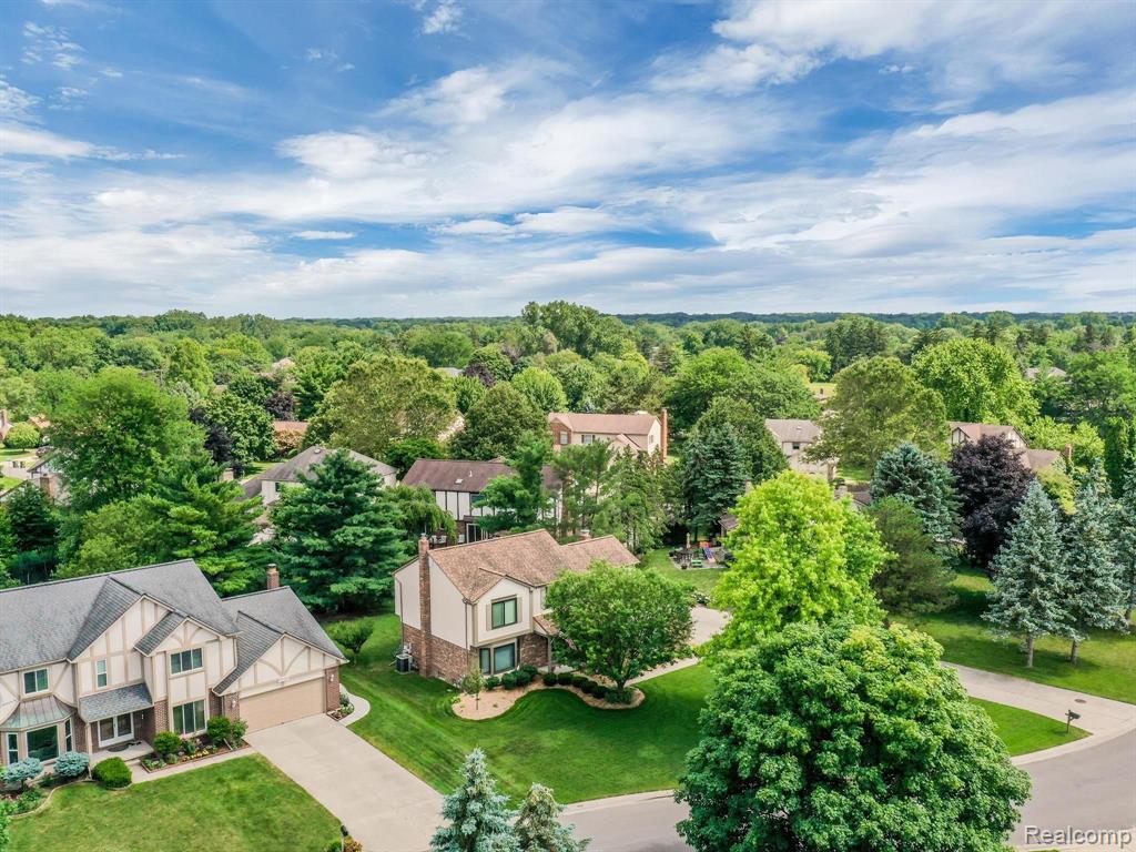 643 Shelley Drive Rochester Hills, MI 48307 - Photo 4 of 46