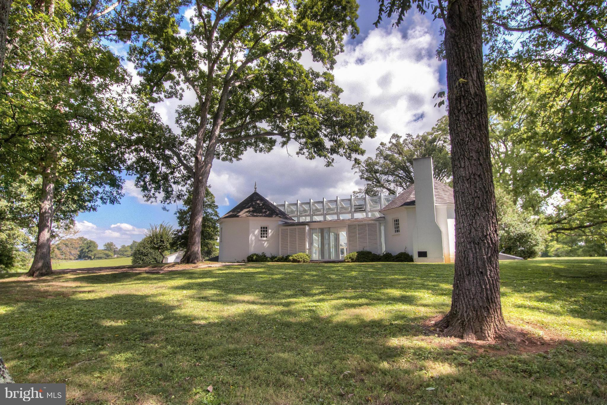 5170 Oak Spring Road Upperville, VA 20184 - Photo 8 of 11 Pool House/ Enclosed Pool