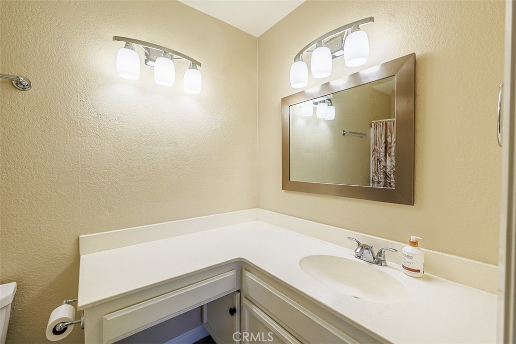 1052 Walnut Street, Unit E Tustin, CA 92780 - Photo 25 of 43