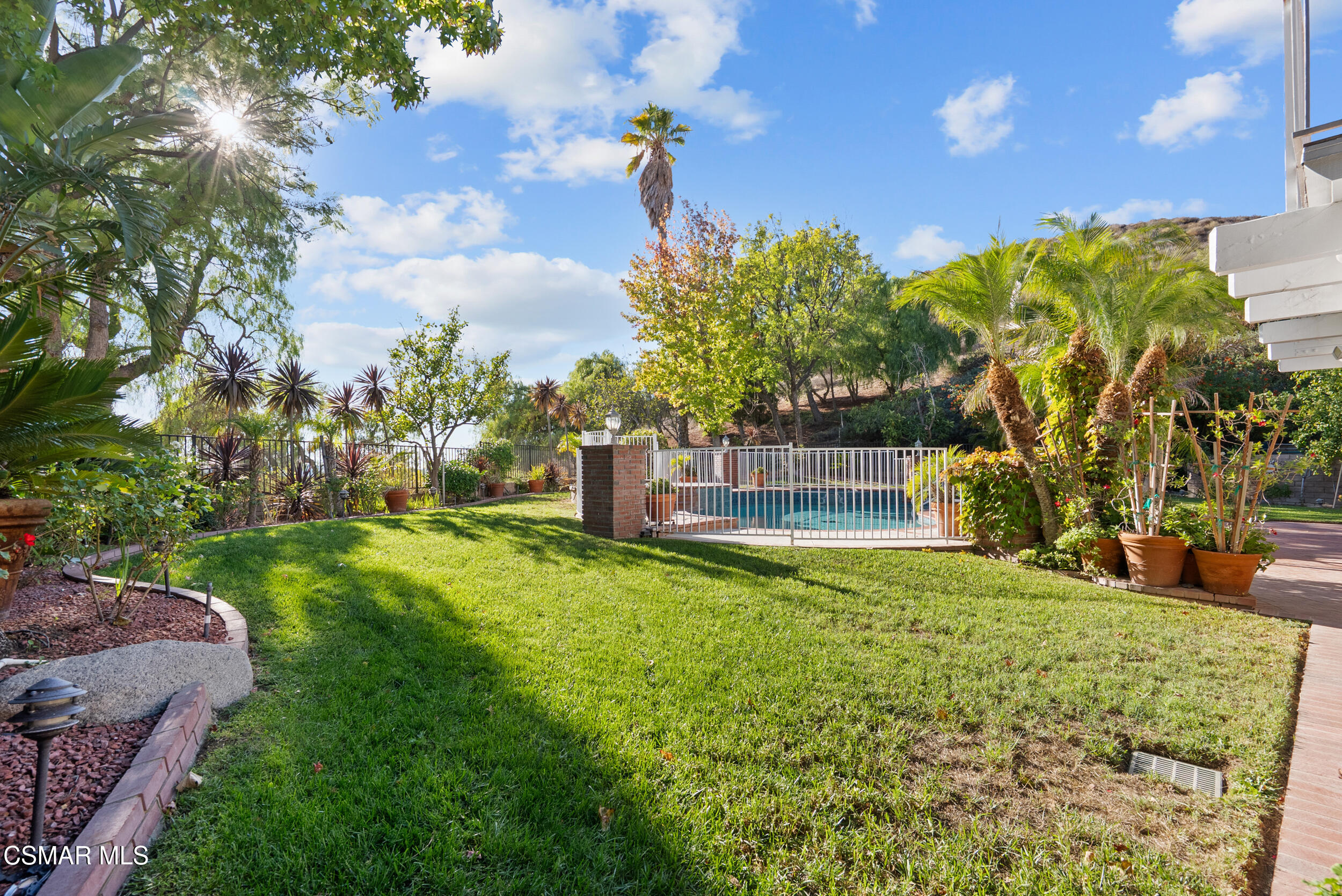 5206 Seneca Place Simi Valley, CA 93063 - Photo 83 of 92 a front view of a house with a yard