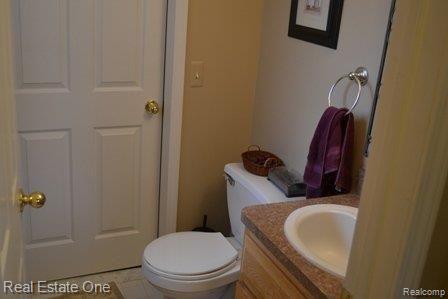 2658 Gerald Avenue Rochester, MI 48307 - Photo 8 of 16 Half Bath