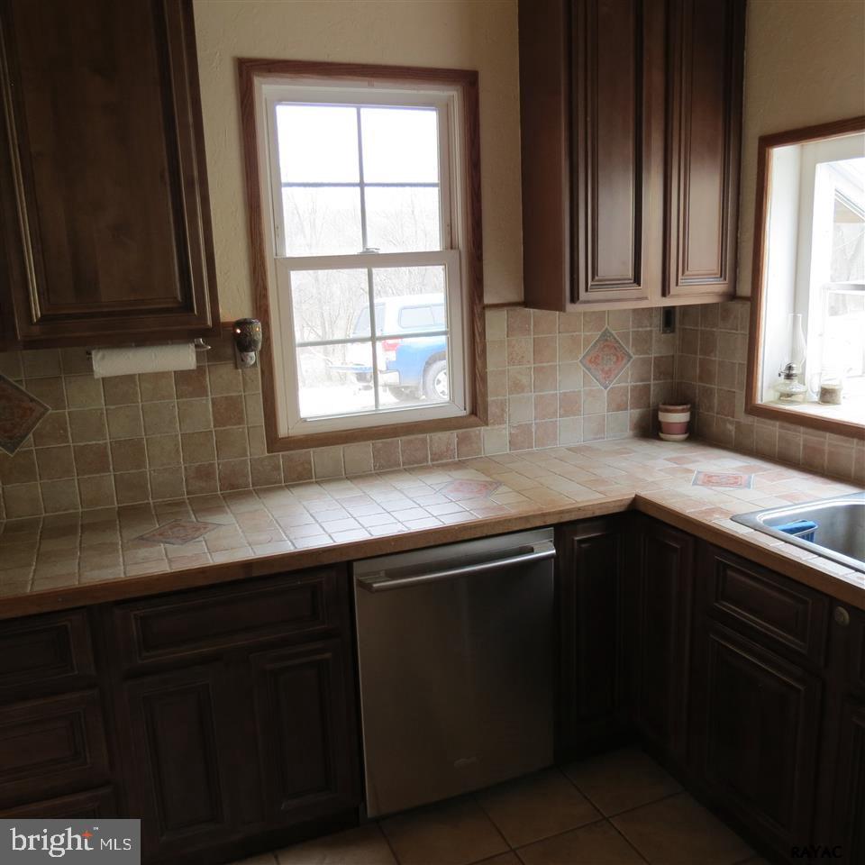851 Iron Ridge Road Spring Grove, PA 17362 - Photo 3 of 36