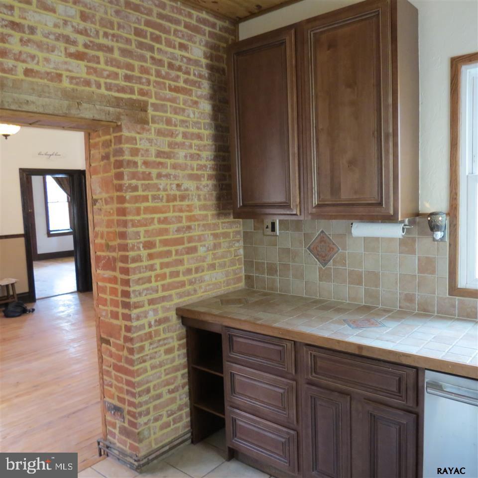 851 Iron Ridge Road Spring Grove, PA 17362 - Photo 6 of 36