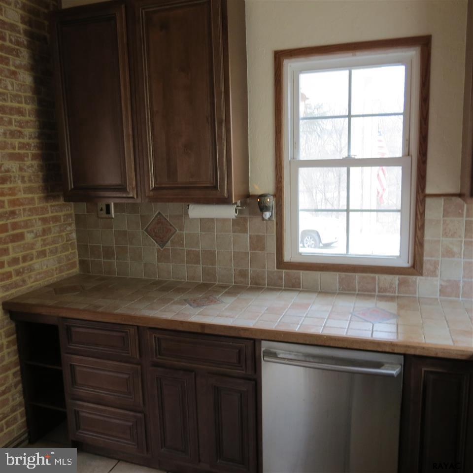 851 Iron Ridge Road Spring Grove, PA 17362 - Photo 7 of 36