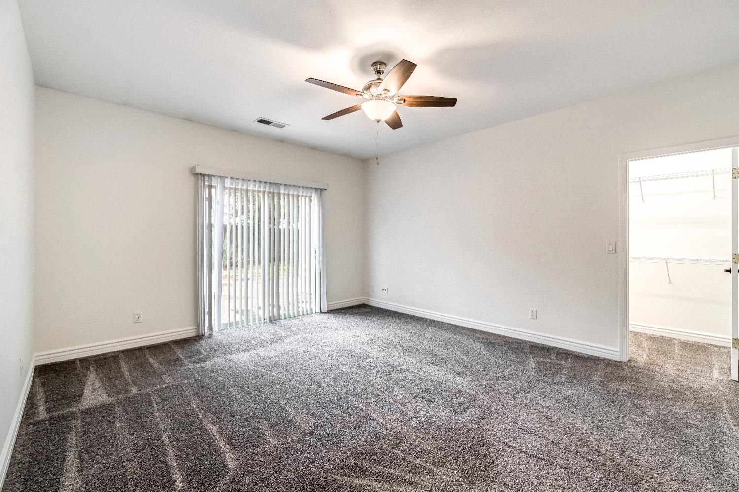 1571 Lemon Avenue Madera, CA 93637 - Photo 23 of 38 an empty room with fan and windows