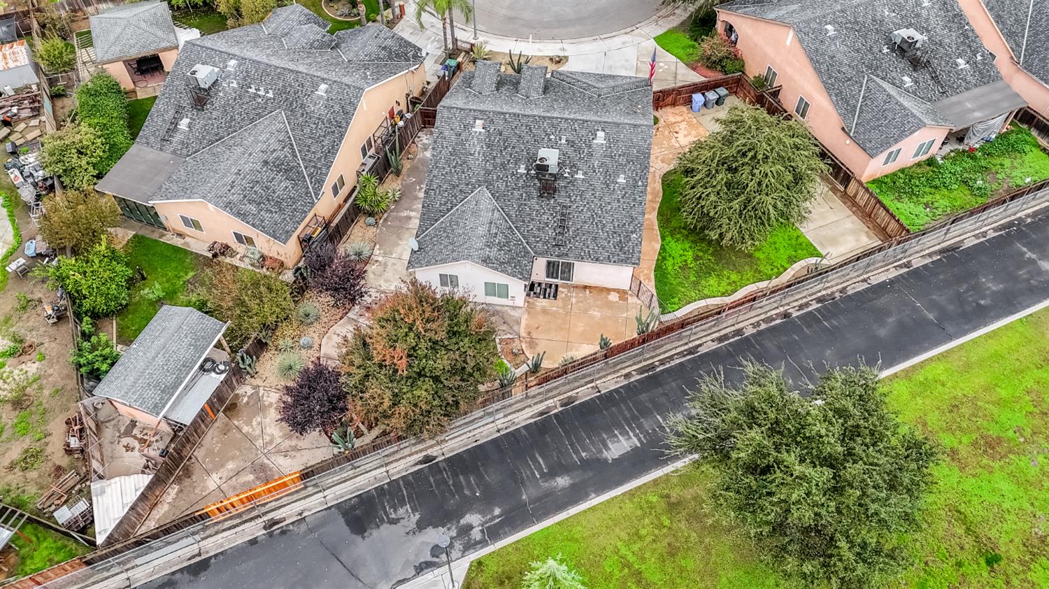 1571 Lemon Avenue Madera, CA 93637 - Photo 36 of 38 an aerial view of a house with a garden and plants