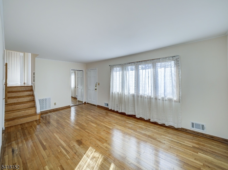 74 Marcy Street Somerset, NJ 08873 - Photo 5 of 32