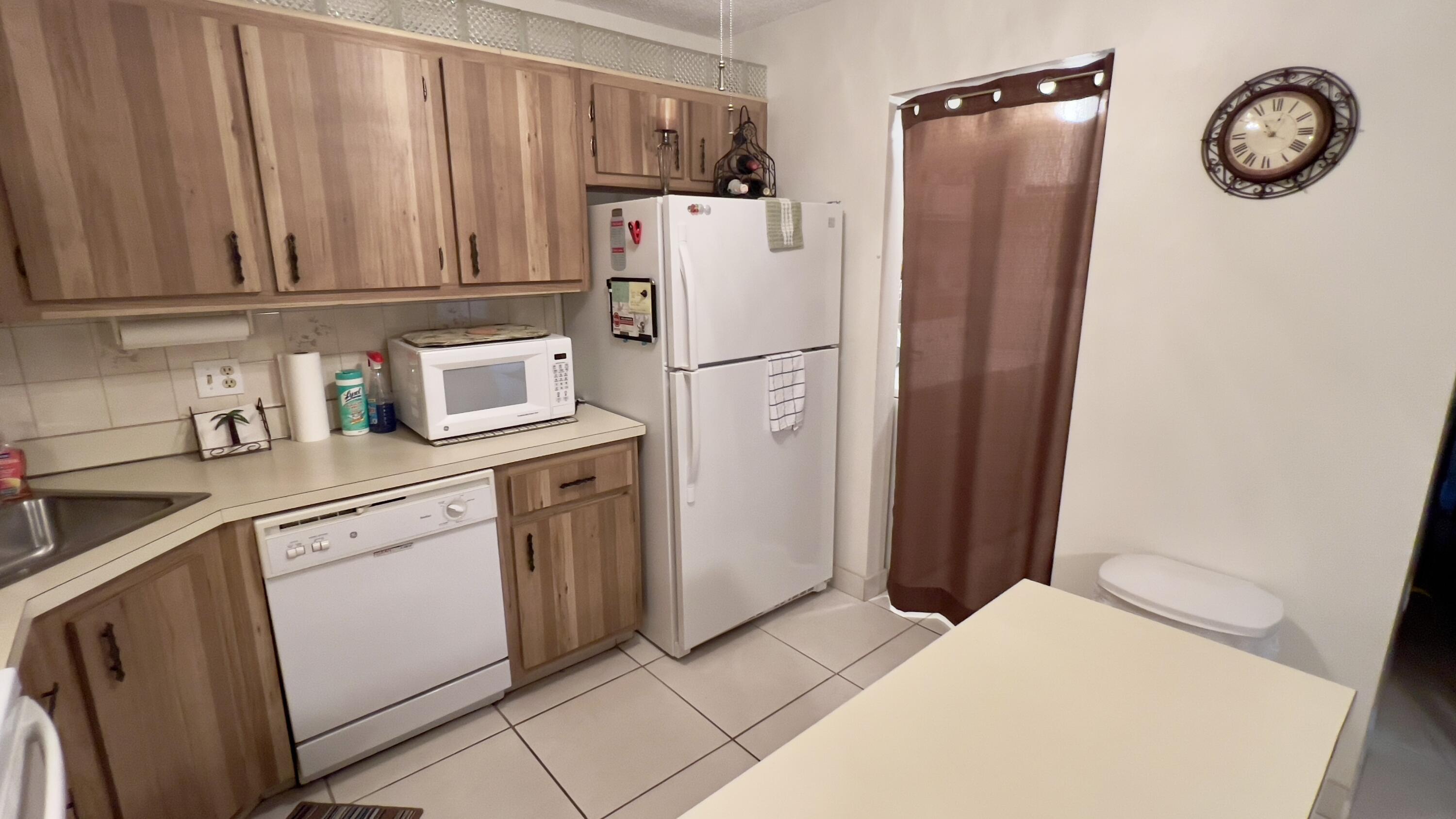 325 Pine Ridge Circle, Unit D2 Greenacres, FL 33463 - Photo 8 of 27 IMG_8032