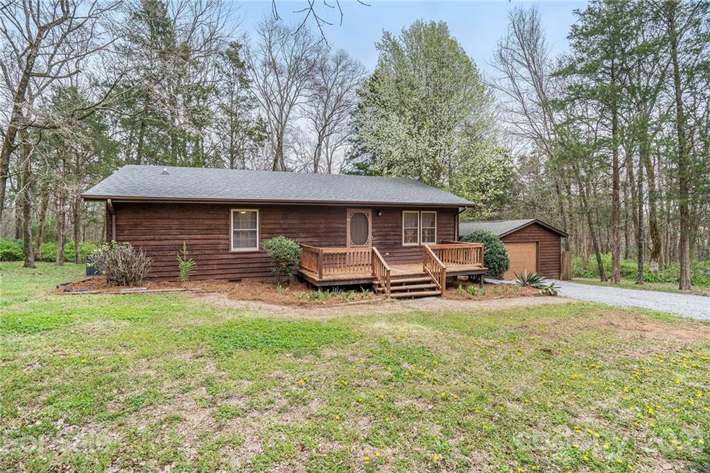 a view of a house with backyard and porch