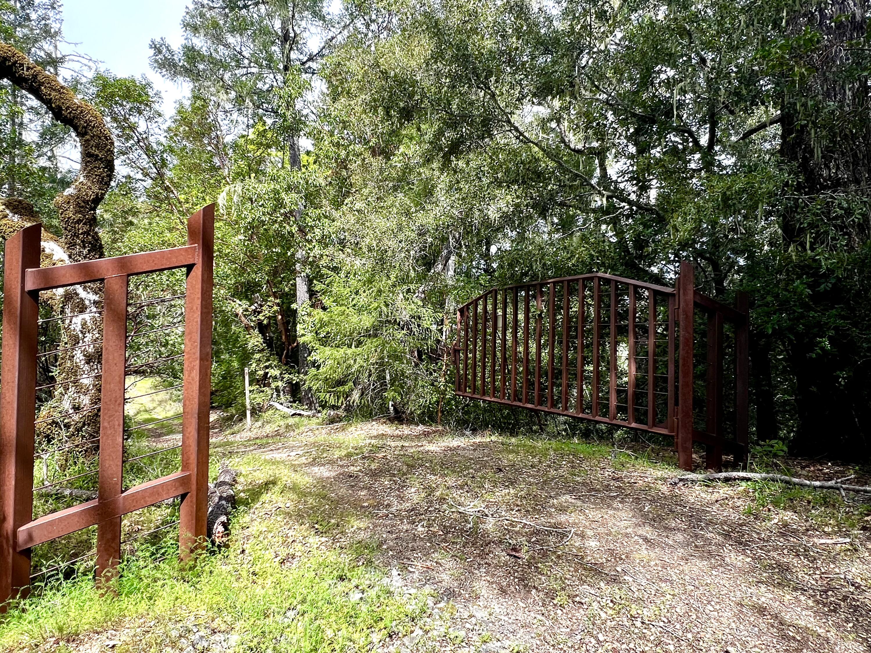 1880 Tunnel Road Redway, CA 95560 - Photo 3 of 13