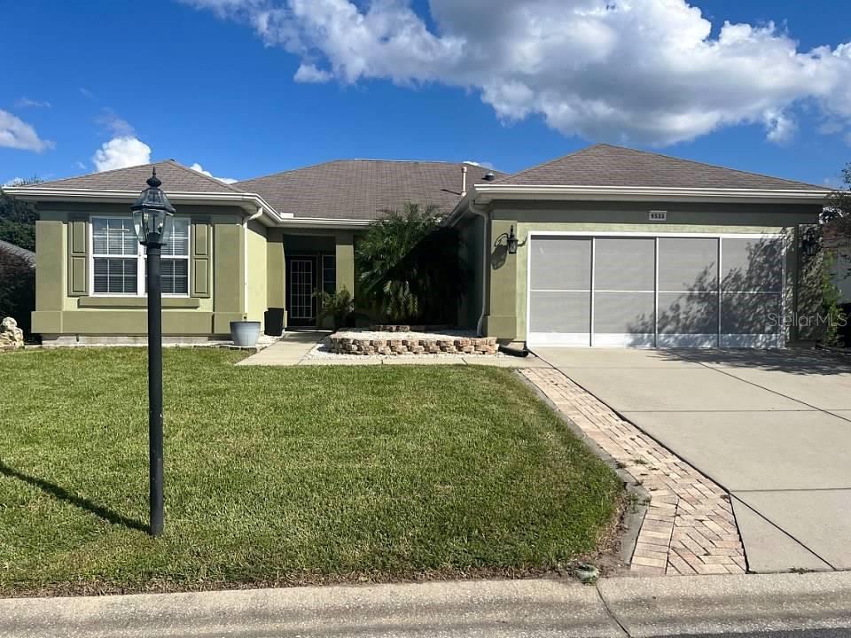 9533 Southeast 124th Loop Summerfield, FL 34491 - Photo 1 of 1 Well manicured yard