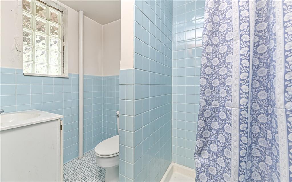 118 Lower Arrowhead Road Pittsburgh, PA 15237 - Photo 19 of 25 a bathroom with a toilet and a shower curtain