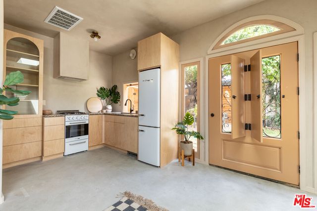 $1,875,000 | 2131 South Orange Drive, Los Angeles, CA 90016