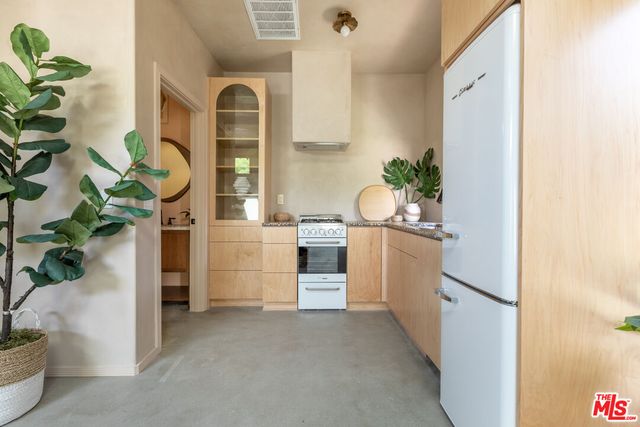 $1,875,000 | 2131 South Orange Drive, Los Angeles, CA 90016