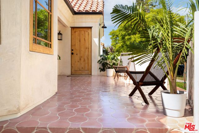 $1,875,000 | 2131 South Orange Drive, Los Angeles, CA 90016